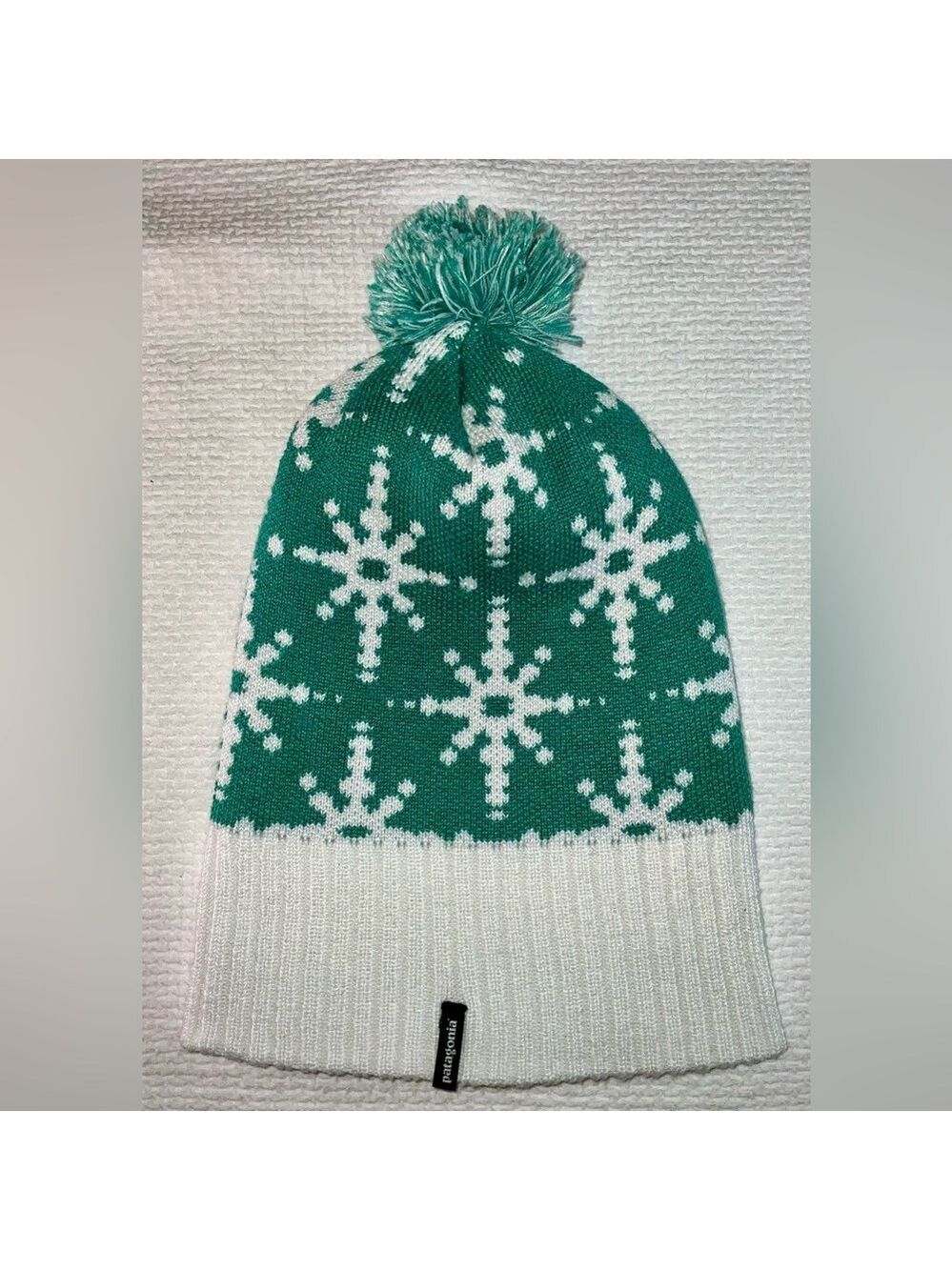 Patagonia Snowflake Beanie Hat - Worn wear - one size - teal green and white